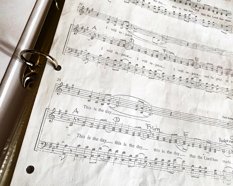 schwarzweiße Musiknoten eines Gospels