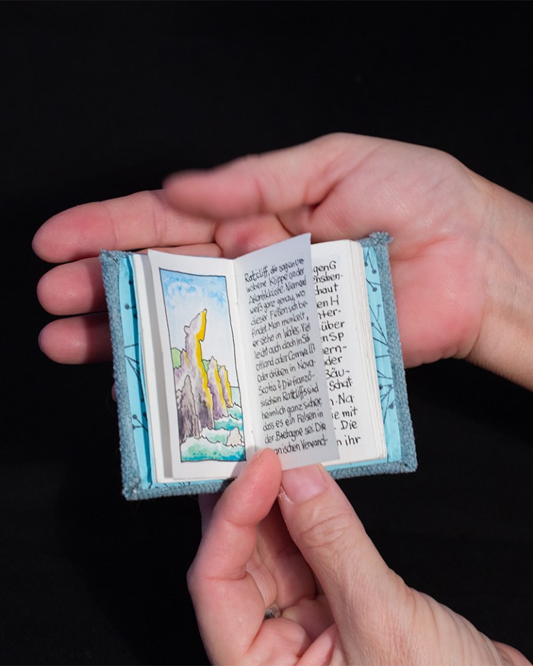 rattenförmige Klippe, gezeichnet in einem winzigen selbstgemachten Buch