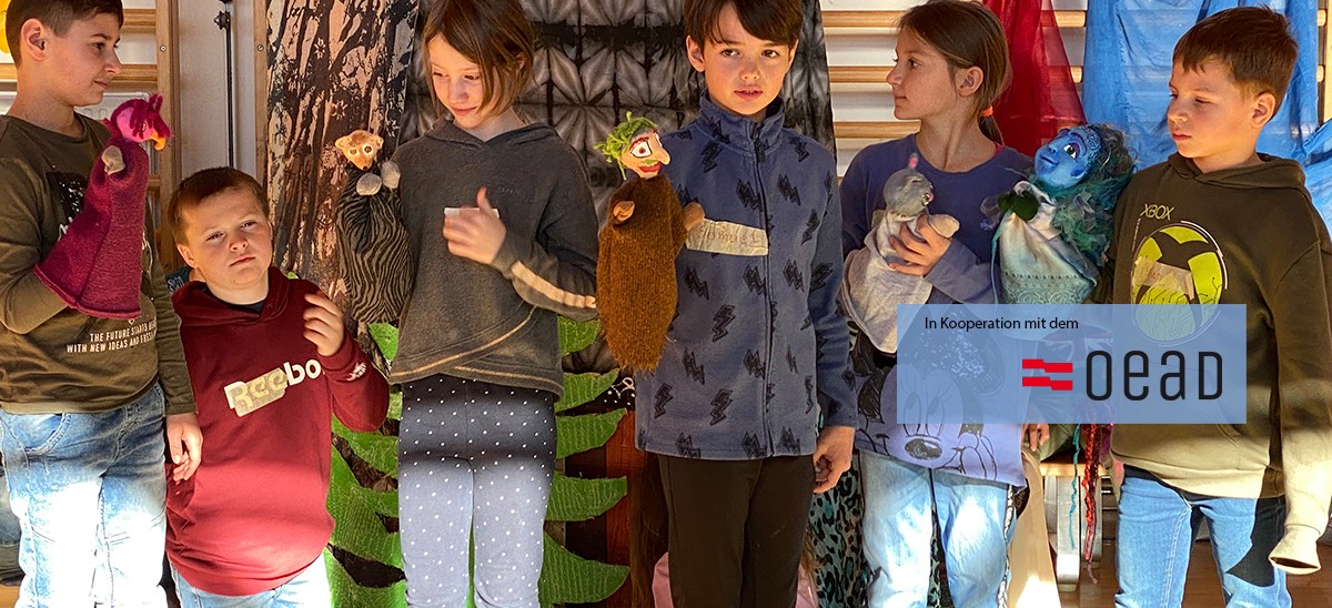 24 Kinder und zwei&nbsp;Naturwesen